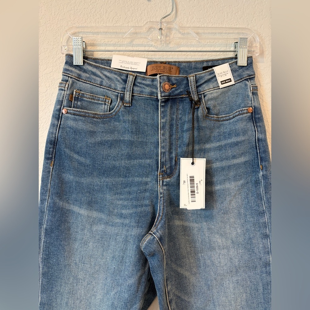 Judy Blue Women’s High Rise Medium Wash Shearling Cuff Straight Leg Jean - 27 - Picture 2 of 6